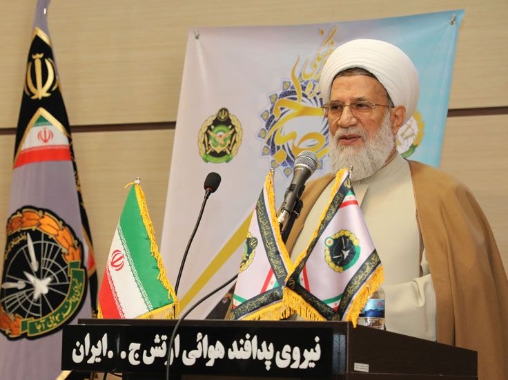 شاهد رویش ارزش ها و کاهش آسیب ها  در مجموعه ارتش انقلابی هستیم/ارتش پرچمدار قرآنی بودن در میان سایر سازمان ها و بخش های جامعه است