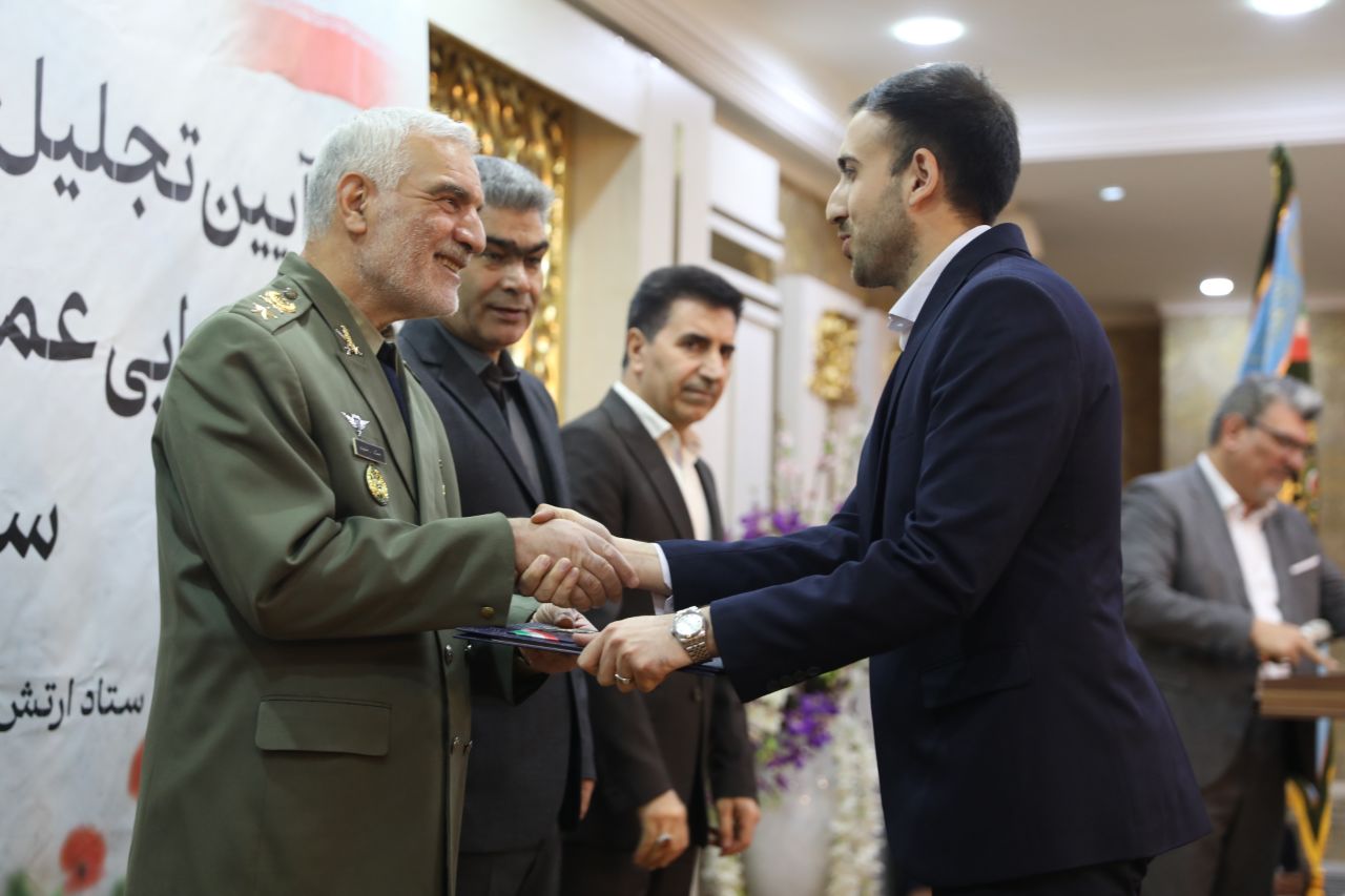 مراسم تجلیل از کارکنان ممتاز ارزیابی عملکرد سال ۱۴۰۲ ستاد آجا برگزار شد