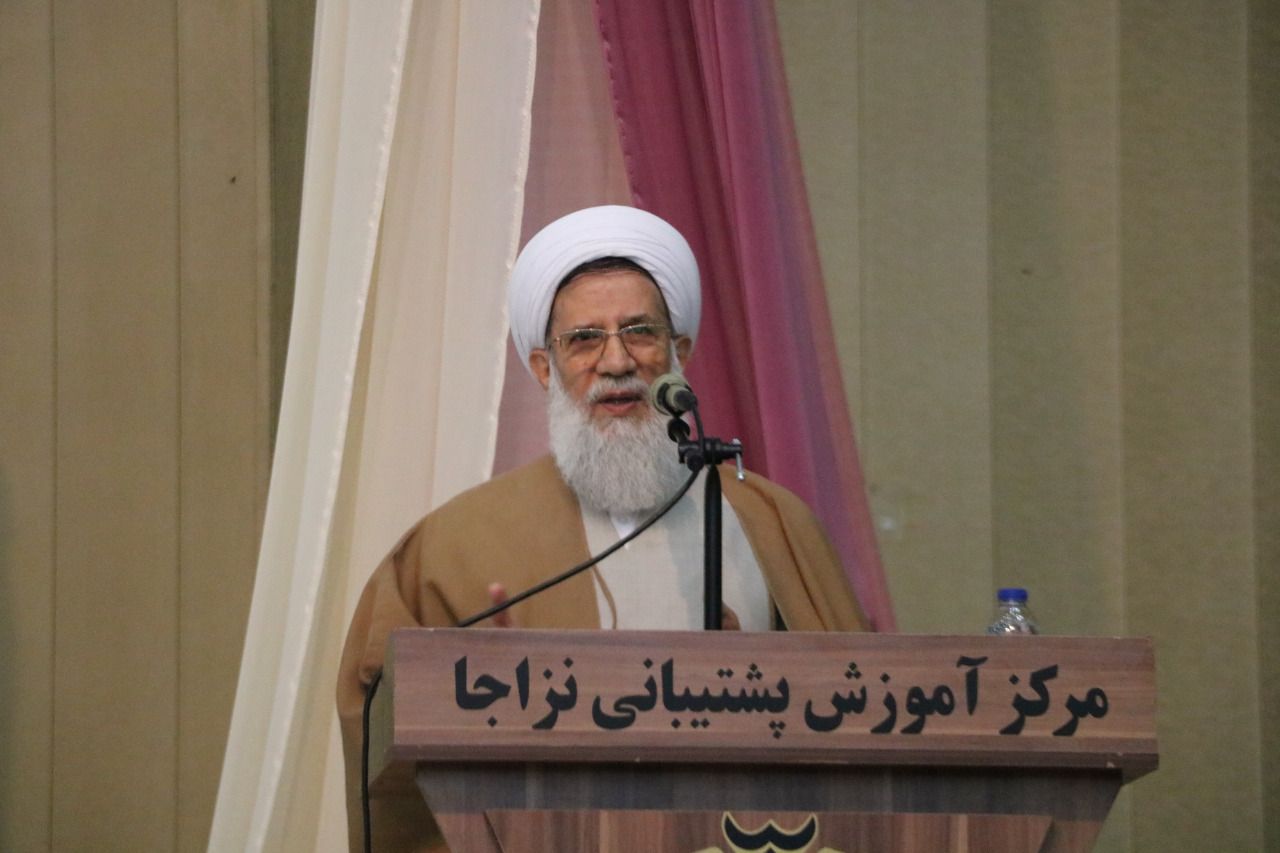 راه دستیابی به دانش، پرورش استاد عالِم‌ و تربیت دانشجوی متدین است / دانش اساس قدرت است