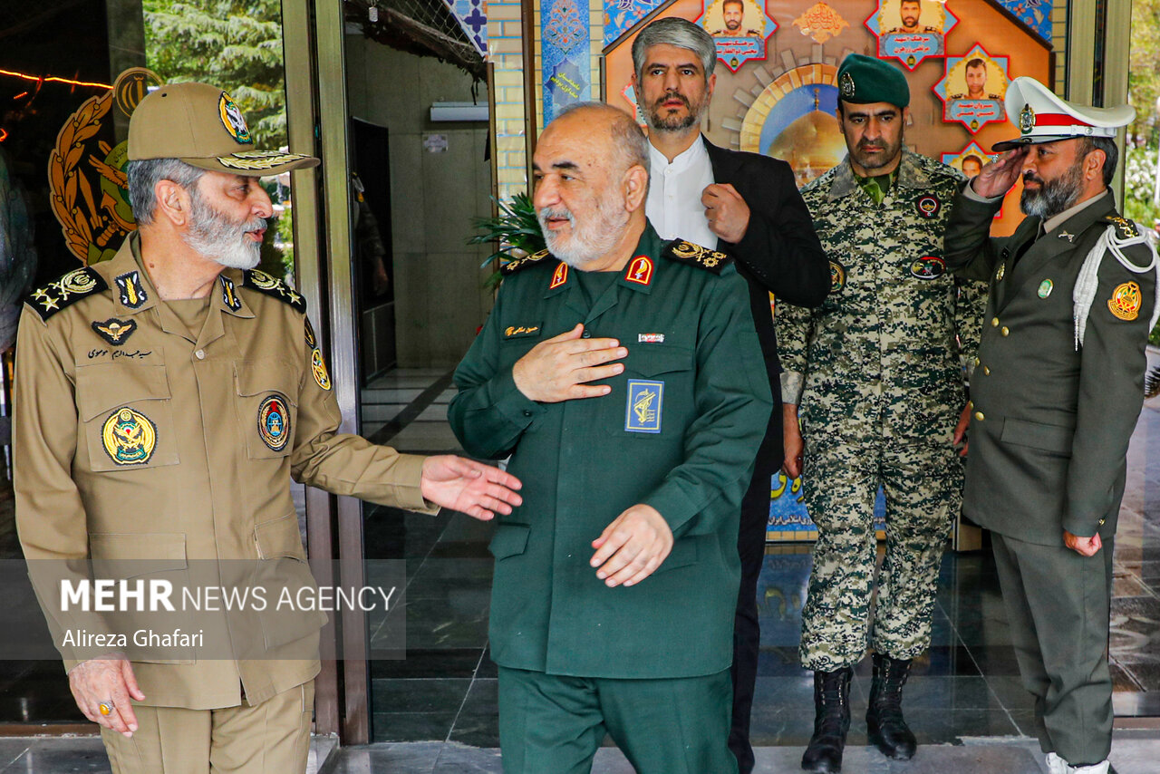 نشست هم‌افزایی فرماندهان ارتش و سپاه