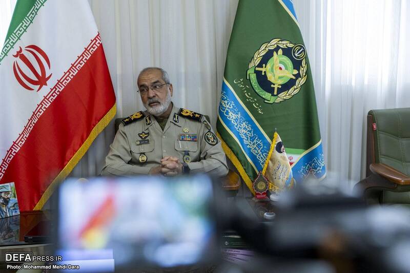امیر سرتیپ شیخ: جنگ روسیه و اوکراین یک کارگاه آموزشی بزرگ است/فناوری‌های رباتیک همچون پهپادها و «شهپادها» را به روز کرده‌ایم/حجم دانشجوی خارجی دافوس دو برابر شده است