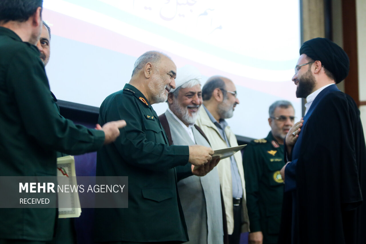 تجلیل و تکریم استادان و مربیان سپاه