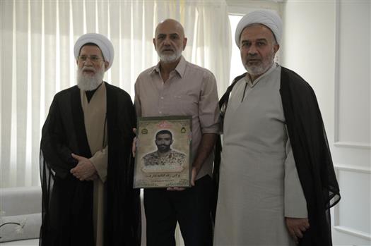 دیدار رئیس سازمان عقیدتی سیاسی ارتش با خانواده‌ معظم شهید هزارجریبی 