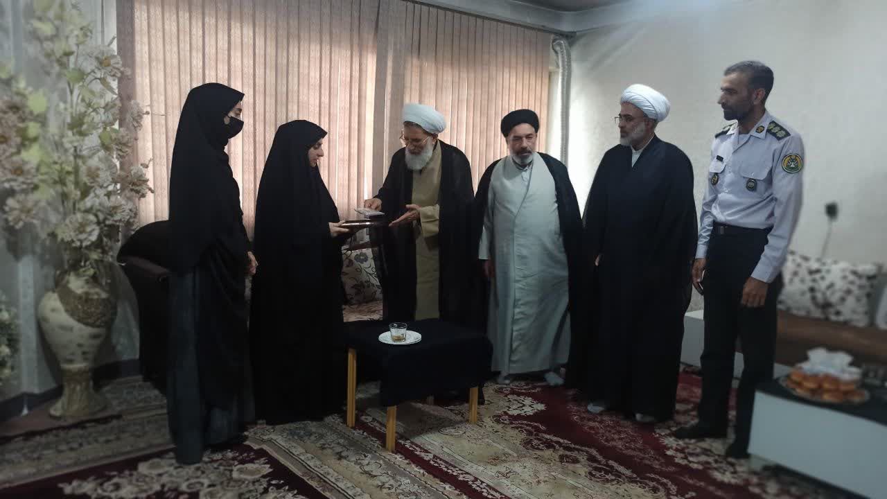 حجت الاسلام والمسلمین محمدحسنی با خانواده‌ های معظم شهیدان رضایی و رمضانی حسن‌آبادی دیدار کرد