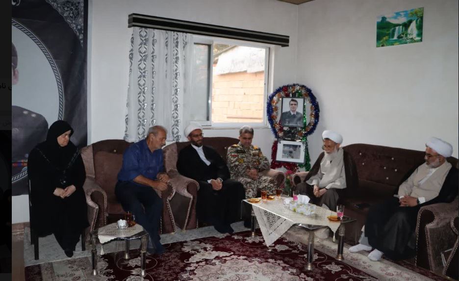 دیدار رئیس سازمان عقیدتی سیاسی ارتش با خانواده شهید جابر کامرانی