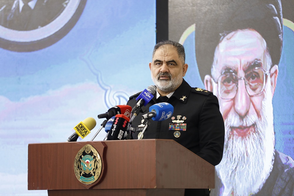 کارجمعی و توکل به خدا؛ ملزومات عبور از طوفان‌ها/ دینداری و دین‌باوری در نیروی دریایی نهادینه شده است