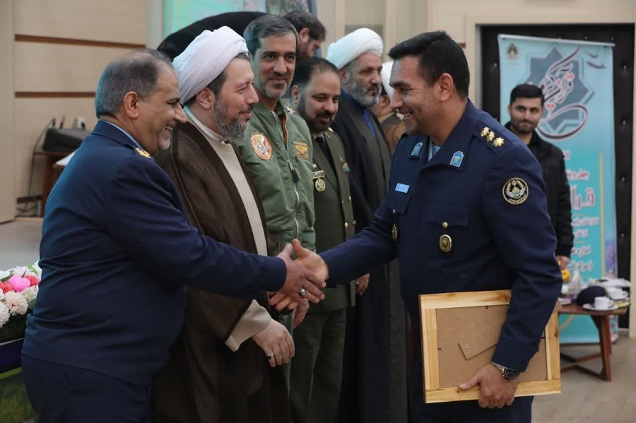 برگزاری آیین اختتامیه چهل و پنجمین دوره مسابقات قرآن کریم کارکنان پایور و وظیفه نیروی هوایی ارتش